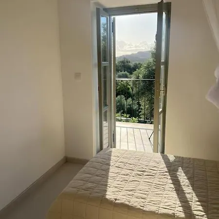 Bugenvilla - South Corfu House بيت للعطل